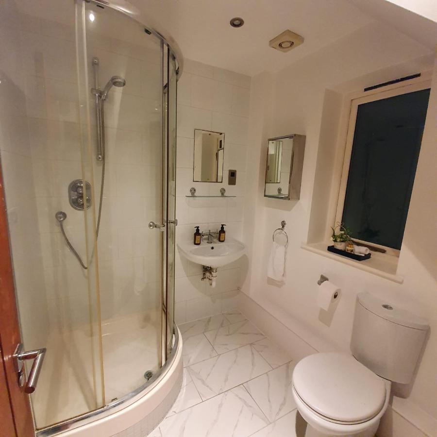 Spacious Beautiful And Warm Cottage With Parking Chelmsford Exterior photo