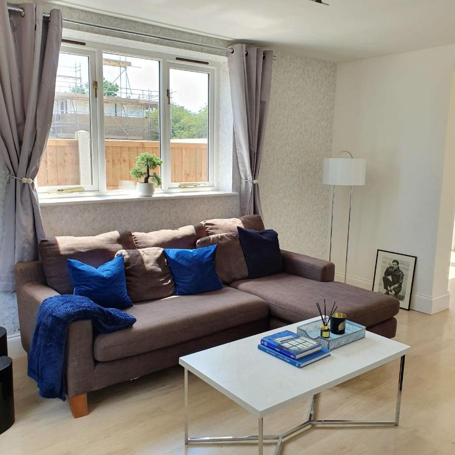 Spacious Beautiful And Warm Cottage With Parking Chelmsford Exterior photo