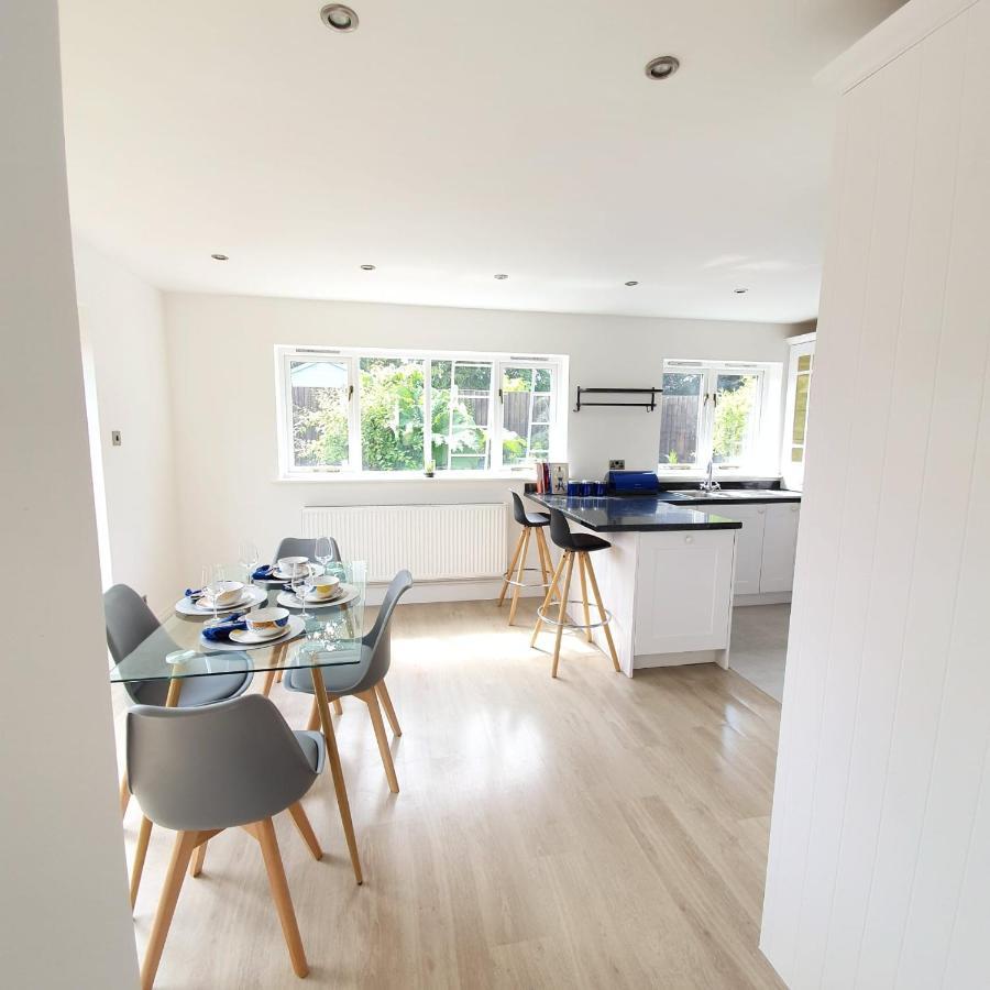 Spacious Beautiful And Warm Cottage With Parking Chelmsford Exterior photo