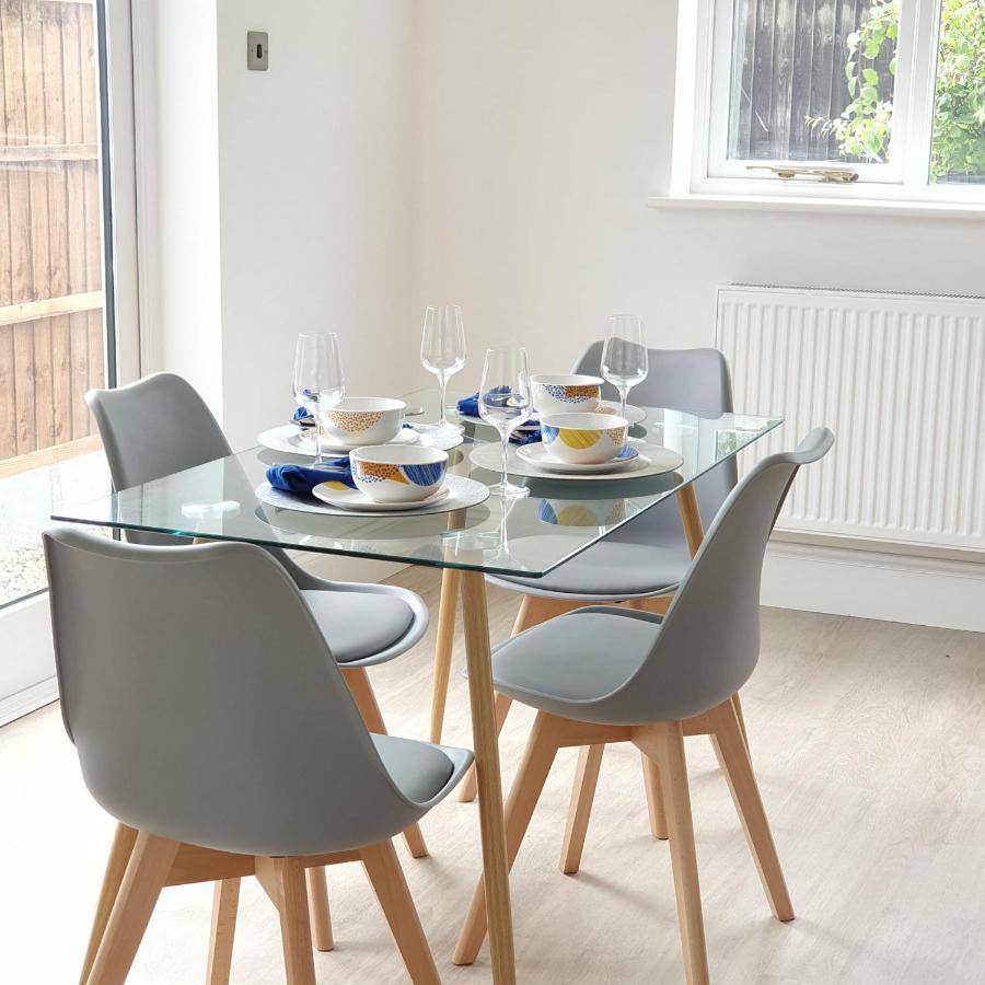 Spacious Beautiful And Warm Cottage With Parking Chelmsford Exterior photo