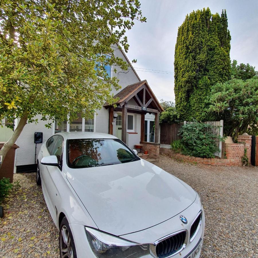 Spacious Beautiful And Warm Cottage With Parking Chelmsford Exterior photo